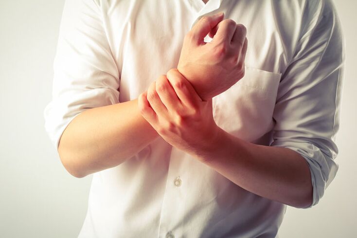 Intorpidimento delle mani dovuto all'osteocondrosi del rachide cervicale